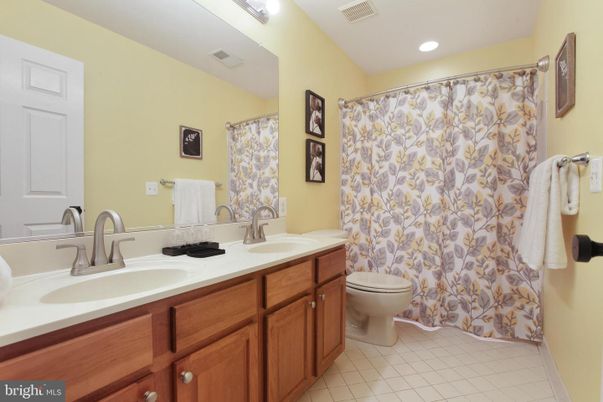 Bathroom, Dual Sink Vanities, Interior, Recessed Lighting