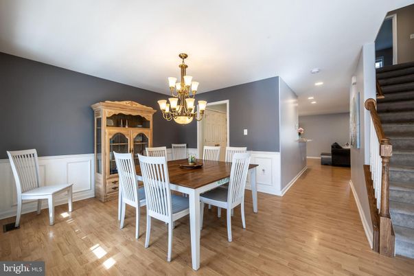 Chandelier, Dining room, Interior, Recessed Lighting, Wood Texture Flooring