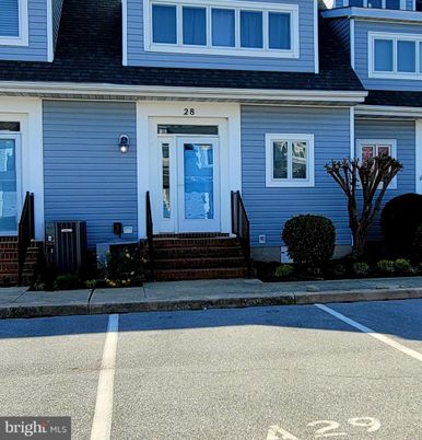 Exterior, Facade, Rowhouse