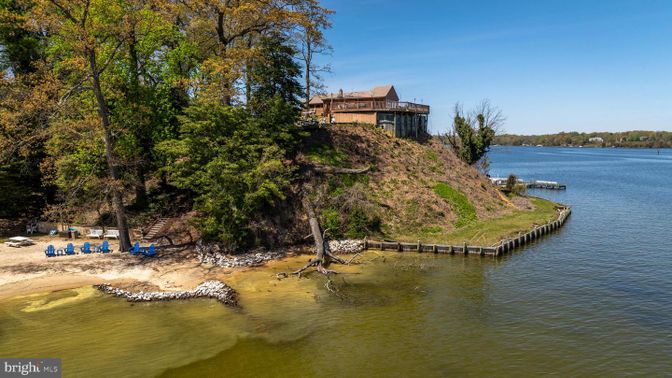 Exterior, Lake