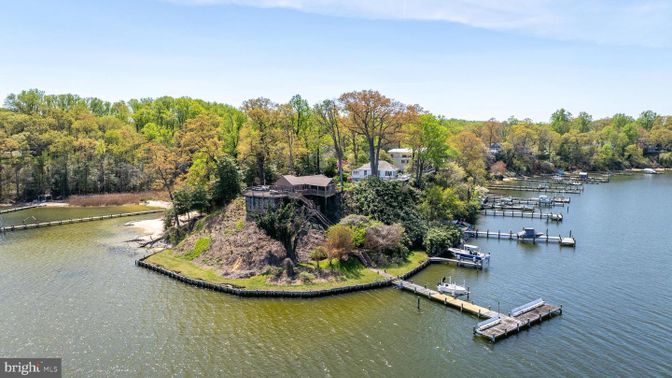 Exterior, Lake