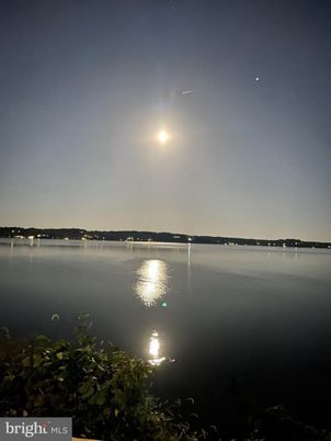Exterior, Lake