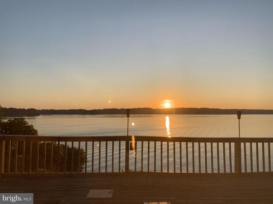 Exterior, Lake