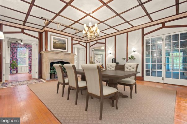 Chandelier, Dining room, Fireplace, Interior, Wood Texture Flooring