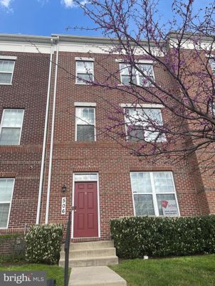Exterior, Facade, Brick Facade, Rowhouse