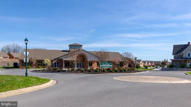Exterior, Facade, Brick Facade, Ranch