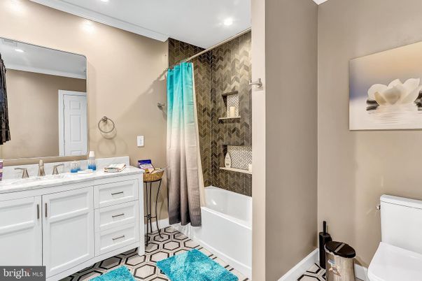 Bathroom, Interior, Recessed Lighting