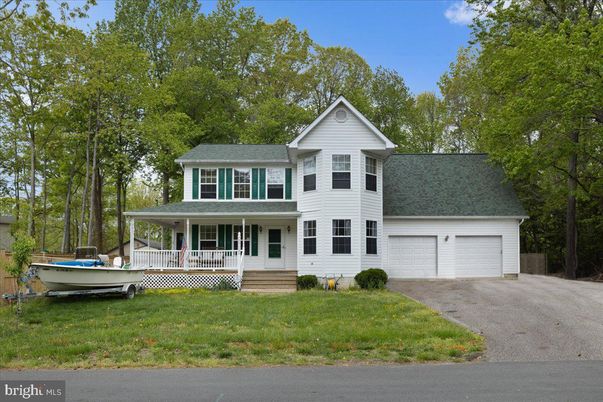 Attached, Exterior, Facade, Farmhouse