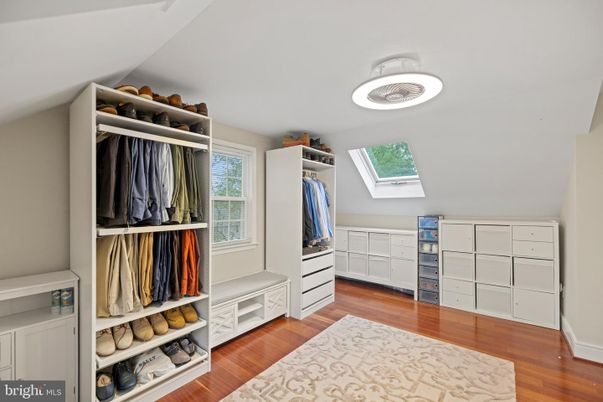 Interior, Walk-in Closets, Wood Texture Flooring