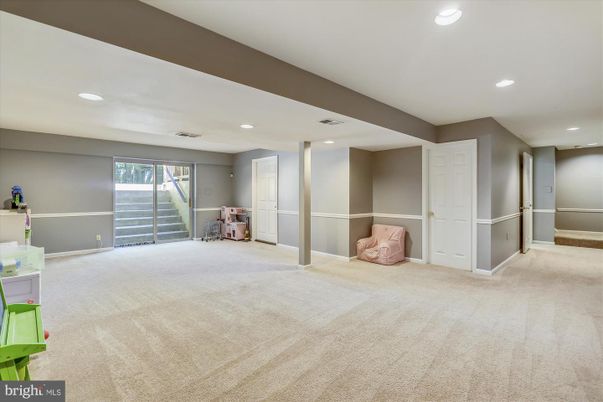 Empty room, Interior, Recessed Lighting