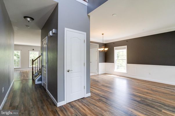 Chandelier, Empty room, Interior, Wood Texture Flooring