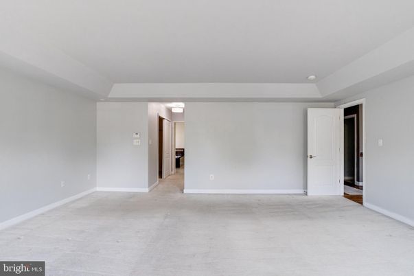 Empty room, Interior