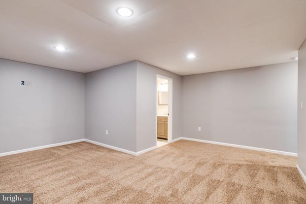 Empty room, Interior, Recessed Lighting