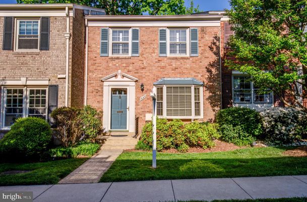 Exterior, Facade, Brick Facade, Georgian