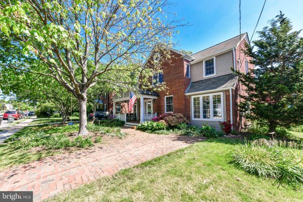 Exterior, Facade, Brick Facade, Cape Cod