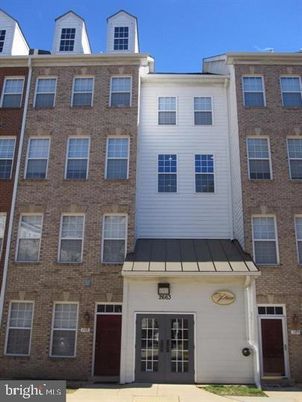 Exterior, Facade, Brick Facade, Rowhouse