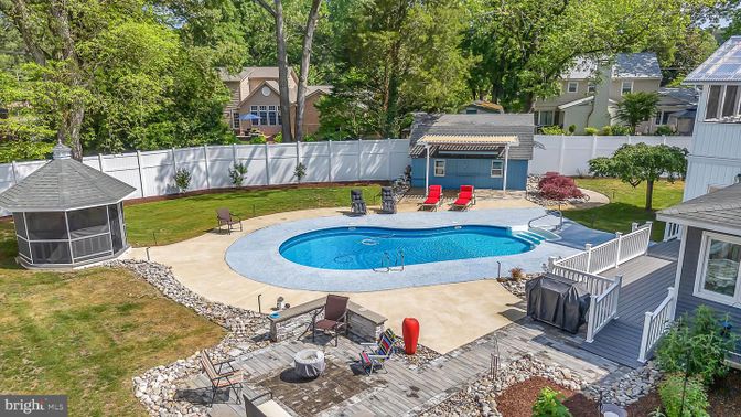 Exterior, Pool