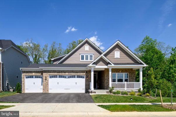 Attached, Exterior, Facade, American Craftsman