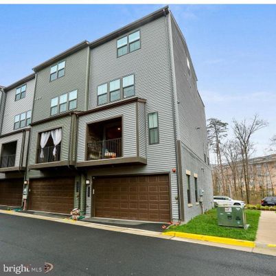 Attached, Exterior, Facade, Rowhouse