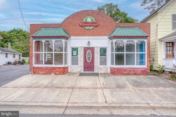 Exterior, Facade, None