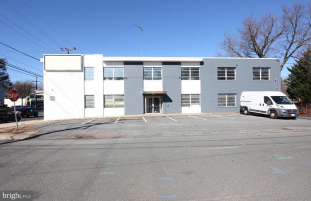 Exterior, Facade, Modern