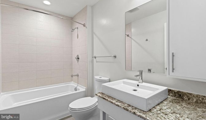 Bathroom, Interior, Recessed Lighting