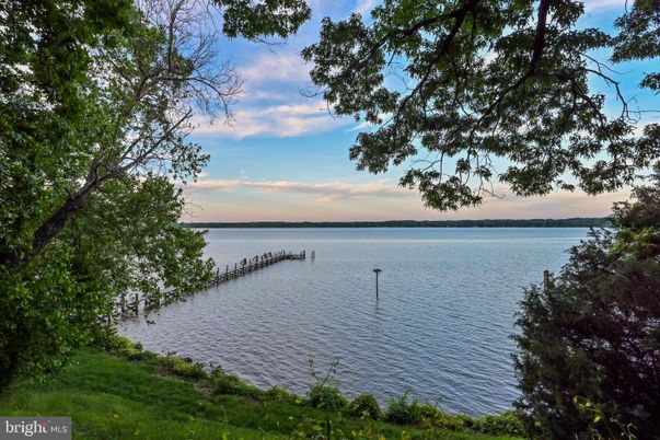 Exterior, Lake