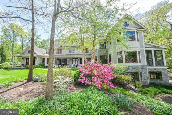 Backyard, Exterior, Facade, Queen Anne Victorian