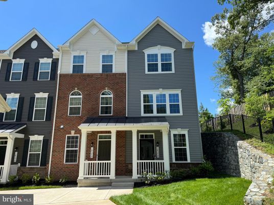 Exterior, Facade, Brick Facade, Rowhouse