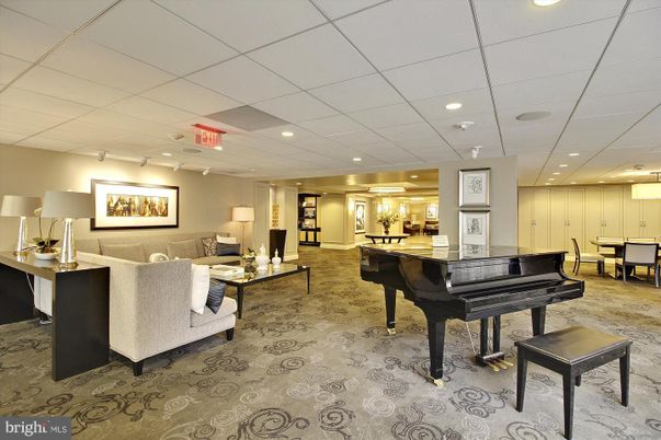 Interior, Living room, Pendant Lights, Piano, Recessed Lighting
