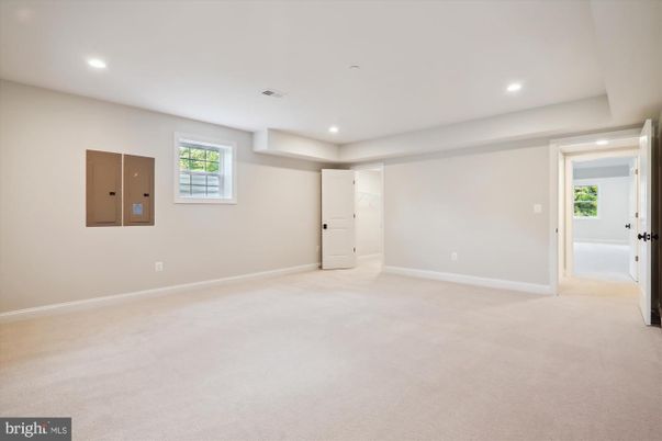 Empty room, Interior, Recessed Lighting