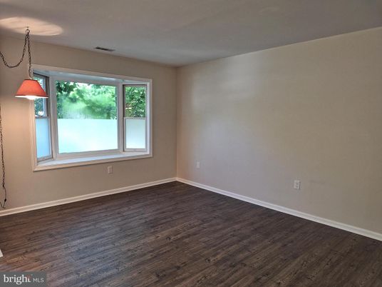 Empty room, Interior, Pendant Lights, Wood Texture Flooring