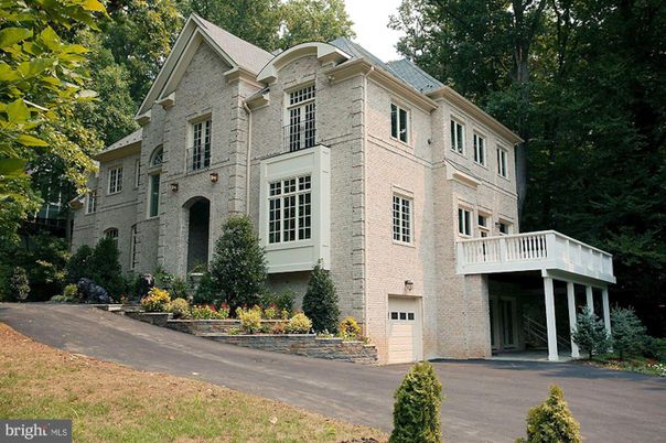 Attached, Exterior, Facade, Brick Facade, Rowhouse