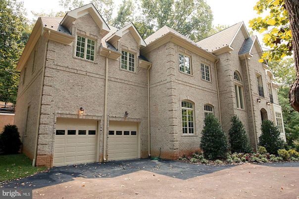 Attached, Exterior, Facade, Brick Facade, Rowhouse