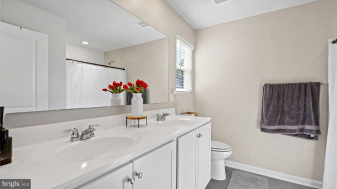 Bathroom, Dual Sink Vanities, Interior, Recessed Lighting
