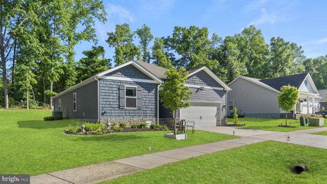 Attached, Backyard, Exterior, Facade, Ranch