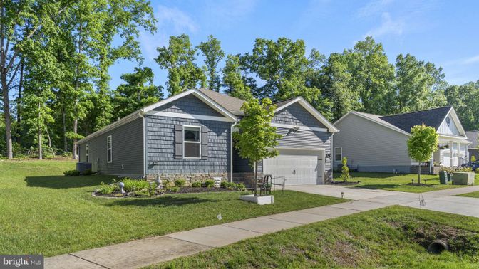 Attached, Backyard, Exterior, Facade, American Craftsman