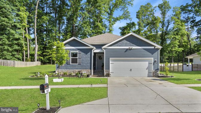 Attached, Exterior, Facade, American Craftsman