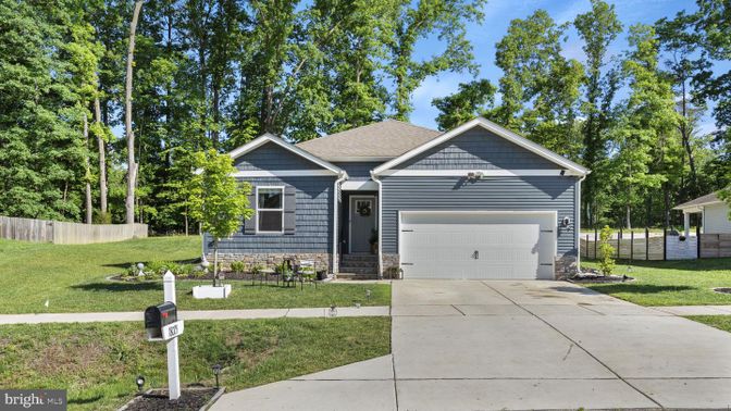 Attached, Exterior, Facade, Ranch