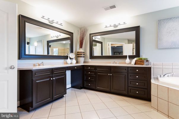 Bathroom, Dual Sink Vanities, Interior
