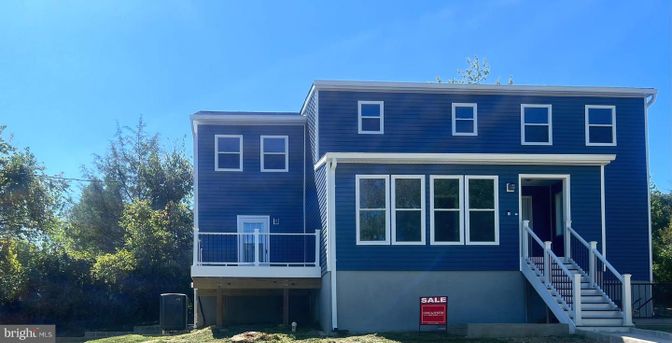 Exterior, Facade, Rowhouse