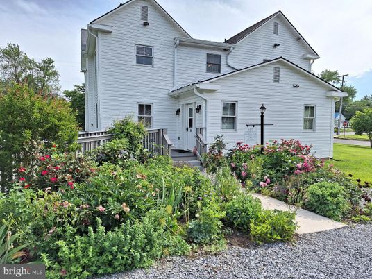 Backyard, Exterior, Facade, Farmhouse