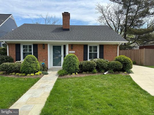 Exterior, Facade, Brick Facade, Cape Cod
