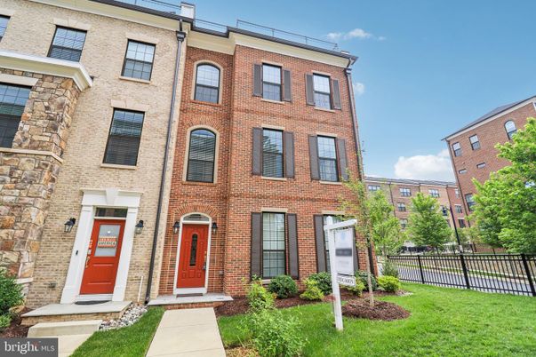 Exterior, Facade, Brick Facade, Rowhouse