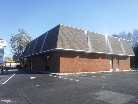 Exterior, Facade, Brick Facade, Highrise