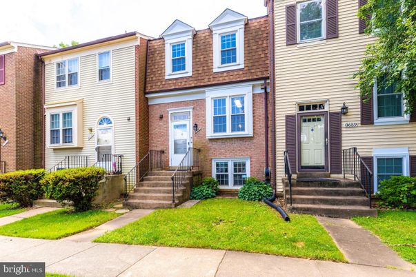 Exterior, Facade, Brick Facade, Rowhouse