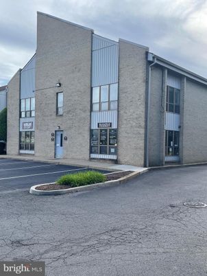 Exterior, Facade, Brick Facade, Modern