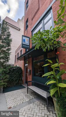 Exterior, Facade, Brick Facade, Rowhouse
