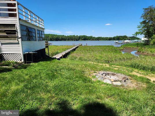 Exterior, Lake