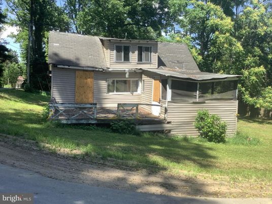 Backyard, Exterior, Facade, American Foursquare